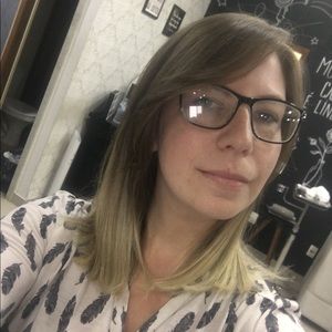 Meet your Posher, Debora